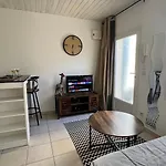 La Petite Maison Jardin Prive Мериньяк