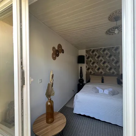 Дом отдыха La Petite Maison Jardin Prive Мериньяк