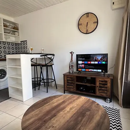 Дом отдыха La Petite Maison Jardin Prive Мериньяк